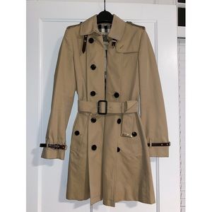 Burberry trench coach with leather details